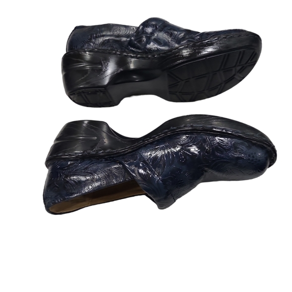 EUC Bass Women's Navy Floral Embossed Slip On low heeled Clogs comfy shoes, 6.5 - Picture 6 of 8